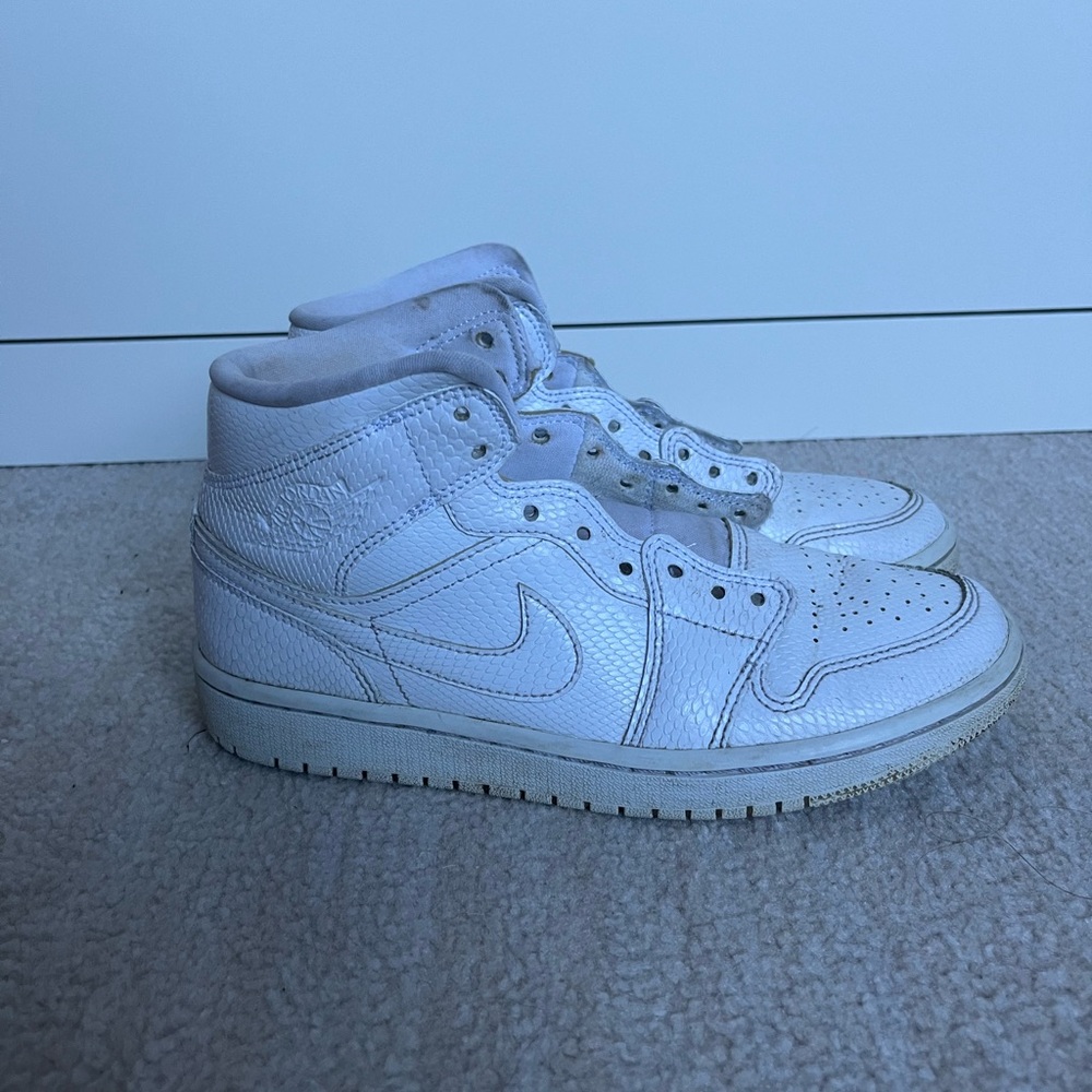 Air Jordan 1 Mid Sneaker